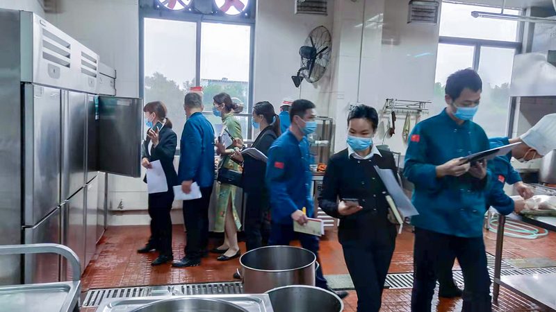 有机食材配送费用主要由以下几部分构成：