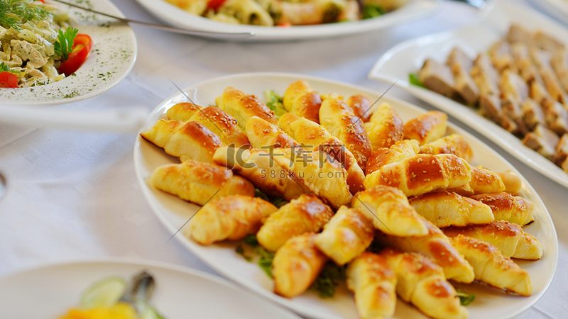 小标题：情人节糖果定制的意义
