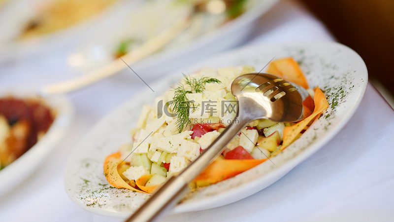 如何挑选优质食品批发网站：揭秘选品背后的逻辑